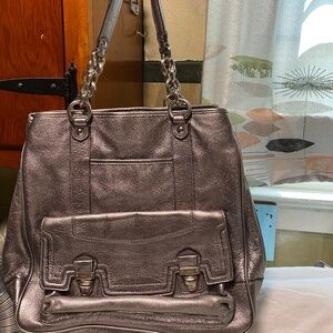Coach shoulder bag in silver metallic leather
